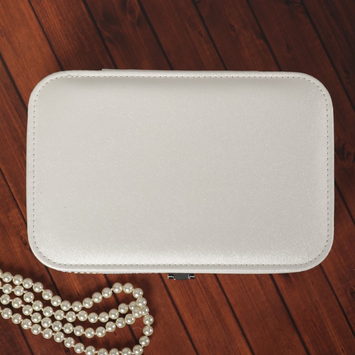 Шкатулка кожзам под часы 1 отделение и бижутерию "Клеточка с люрексом" белая 7х22,5х14,5 см