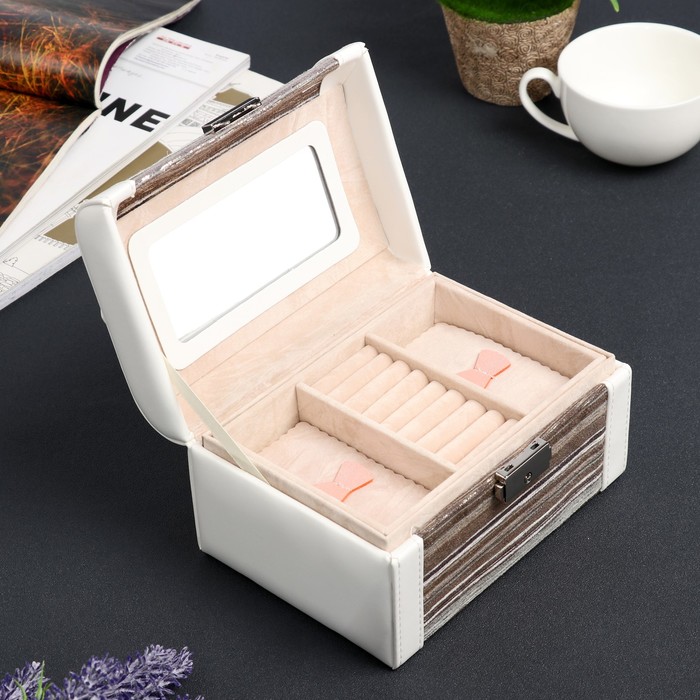 Шкатулка кожзам для украшений "Белая с золотыми полосками" 10х18х12,3 см