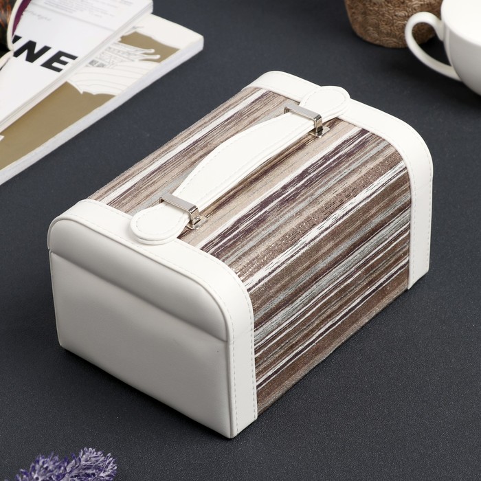 Шкатулка кожзам для украшений "Белая с золотыми полосками" 10х18х12,3 см