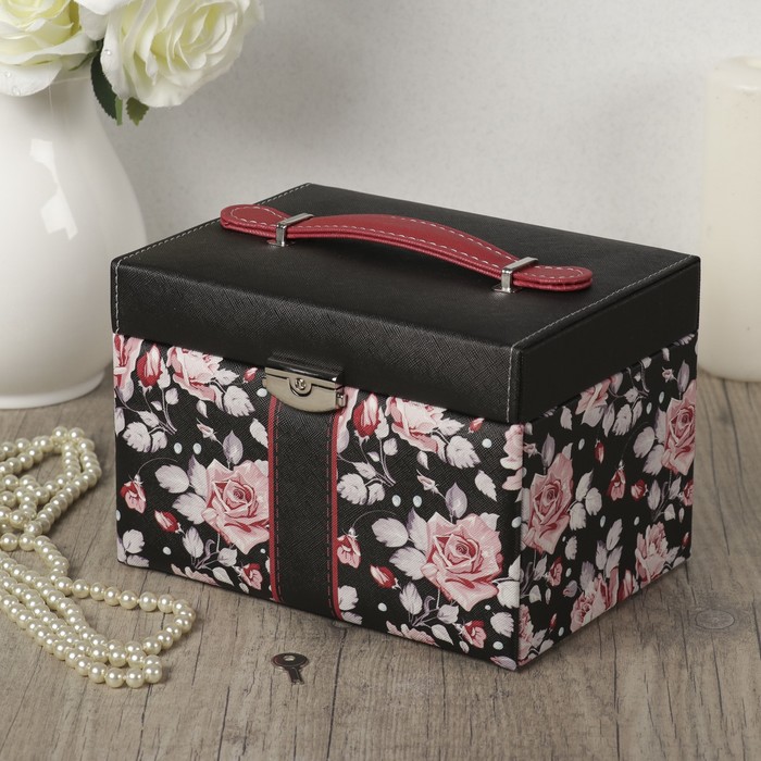 Шкатулка кожзам для украшений "Розы на чёрном" 14х20,5х15 см