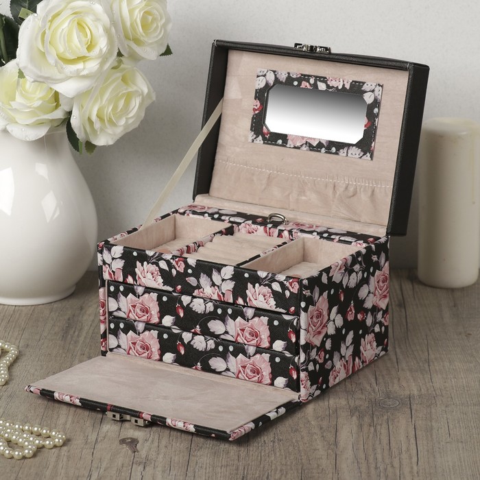 Шкатулка кожзам для украшений "Розы на чёрном" 14х20,5х15 см