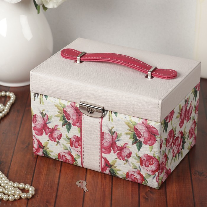 Шкатулка кожзам для украшений "Розы на белом" 14х20,5х15 см