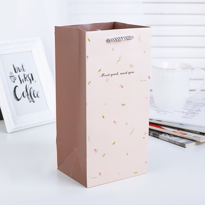 Пакет подарочный под бутылку, 10 х 12 х 24,5 см