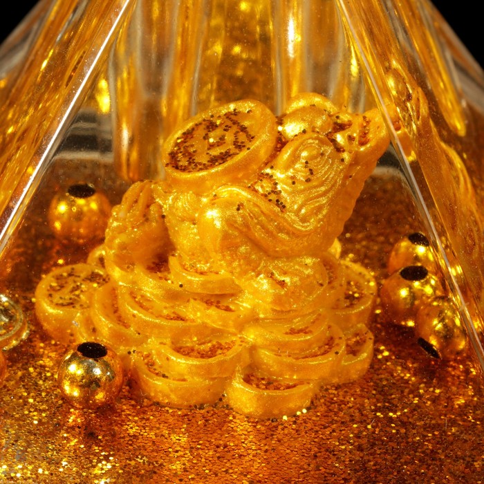 Сувенир настольный подставка для ручек "Золотая жаба на монетах" пирамида 7,8х7,8х7,8 см