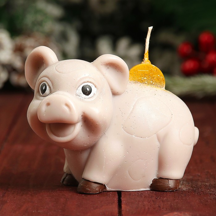 Свеча новогодняя "Свинка с монетками" бежевая, 8х11см