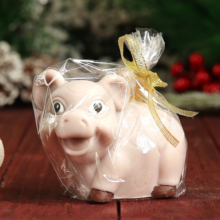 Свеча новогодняя "Свинка с монетками" бежевая, 8х11см