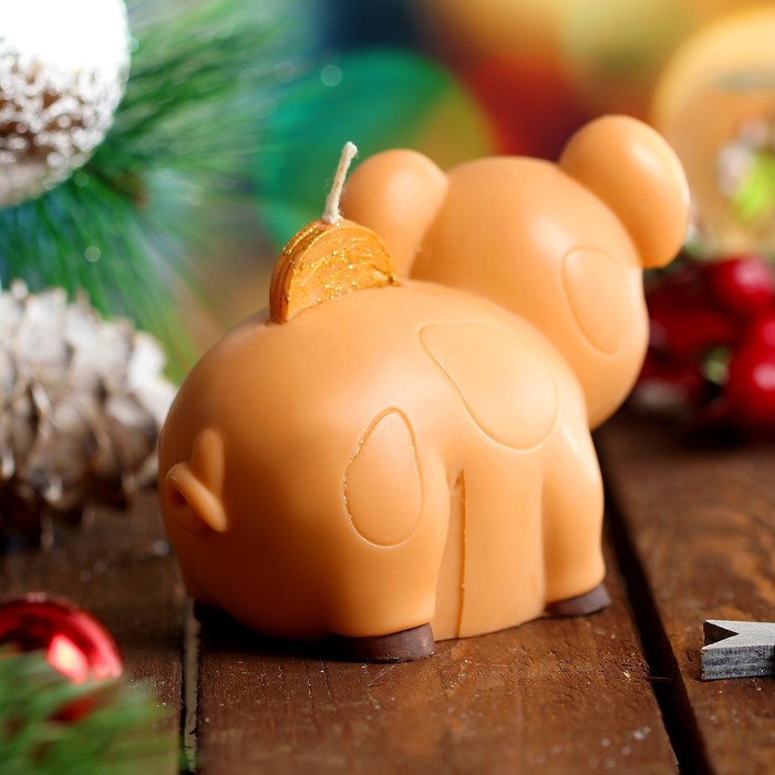 Свеча новогодняя "Свинка с монетками" бежевая, 8х11см