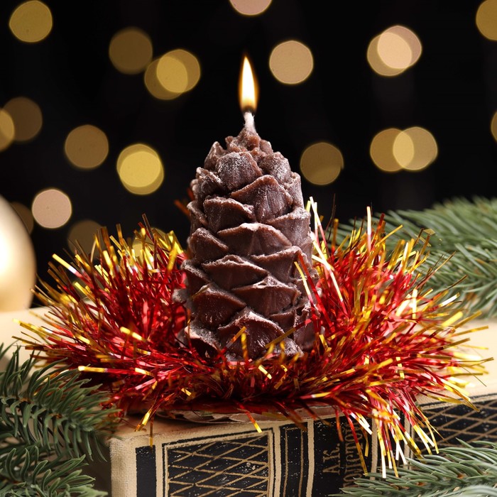 Свеча новогодняя Шишка с еловым декором, 7 см, коричневая МИКС
