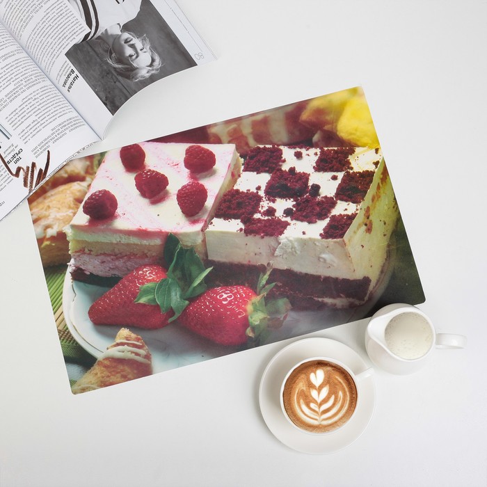 Салфетка кухонная "Торты и клубника" 42х27 см