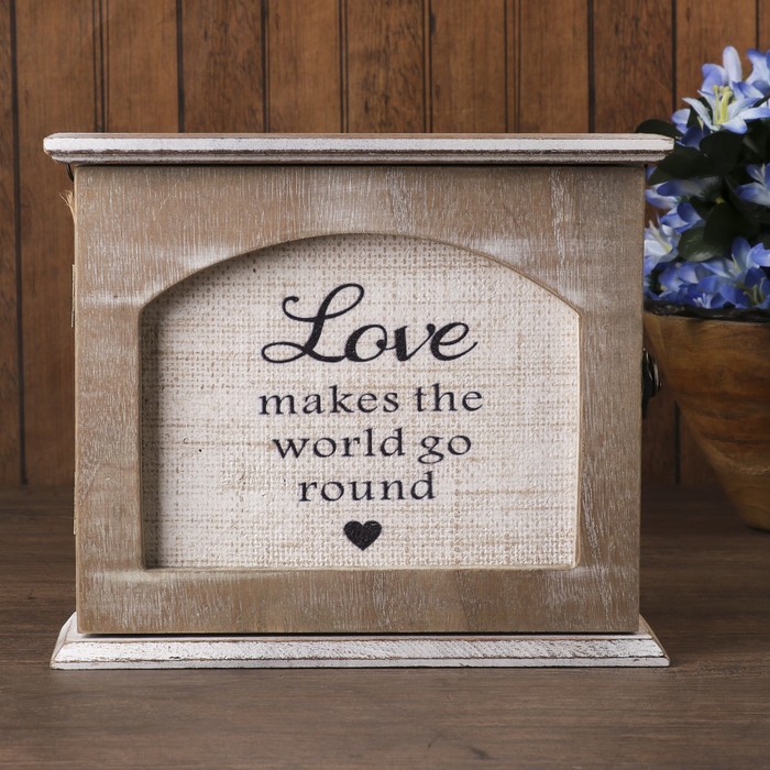 Ключница дерево 6 крючков "Любовь заставляет мир вращаться" 20,3х24х7,3 см