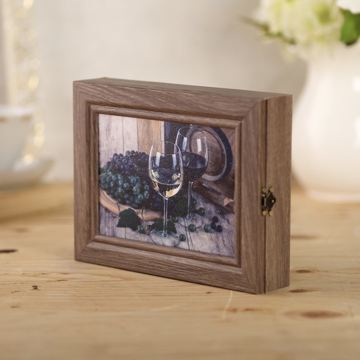 Ключница "Натюрморт с бокалами" коричневая 23,5х18х5 см