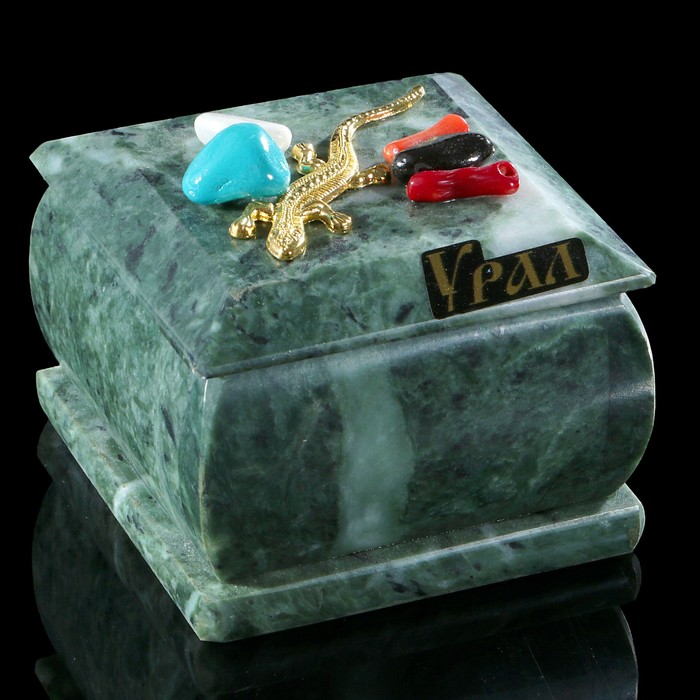 Шкатулка "Урал", змеевик, с декоративным камнем, 6,5х6,5х5,5 см