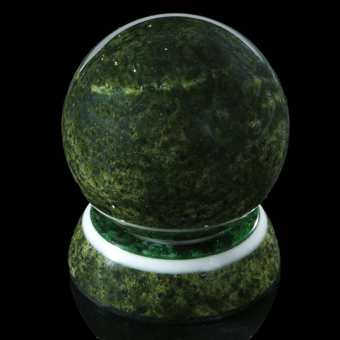 Шар из серпента, с подставкой, D=11 см
