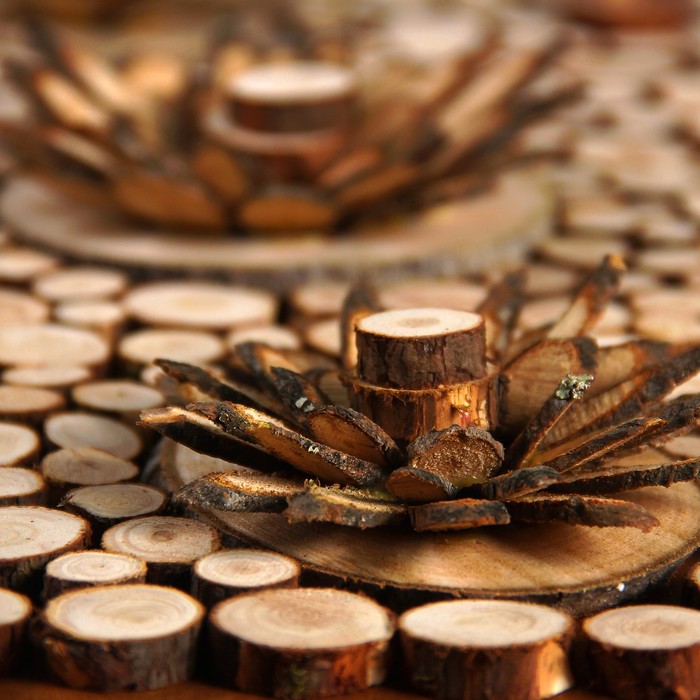 Панно "Лотос" 50х25см (спил кедра на можжевеловом срезе)