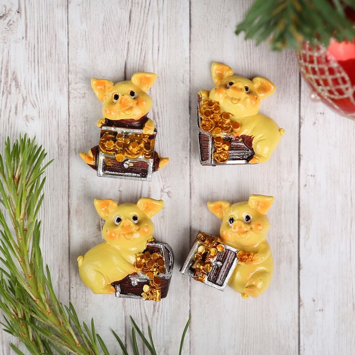 Магнит полистоун "Хрюша с сундуком золота" МИКС 4х3 см