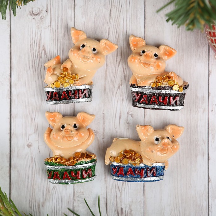 Магнит полистоун "Хрюша в кадке с золотом" МИКС 4,5х4,5 см