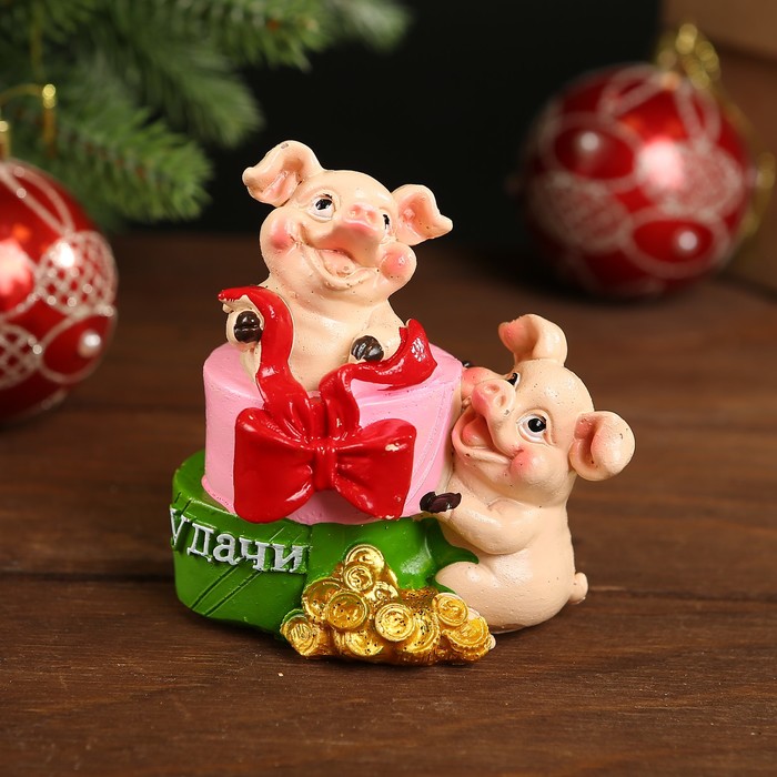 Копилка полистоун "Две свинки с подарками и золотом" МИКС 9,3х8х4,5 см