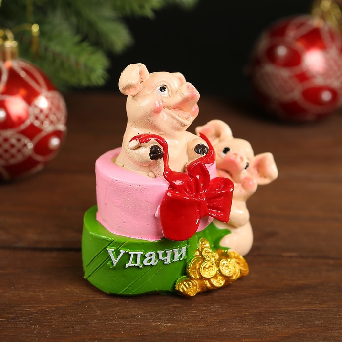 Копилка полистоун "Две свинки с подарками и золотом" МИКС 9,3х8х4,5 см