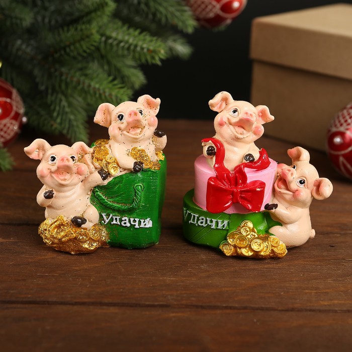 Копилка полистоун "Две свинки с подарками и золотом" МИКС 9,3х8х4,5 см