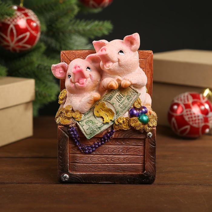 Копилка полистоун "Две свинки в сундуке с золотом и драгоценностями" МИКС 14х9,5х7,5 см