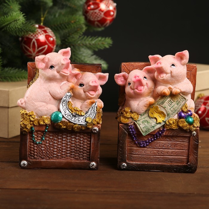Копилка полистоун "Две свинки в сундуке с золотом и драгоценностями" МИКС 14х9,5х7,5 см
