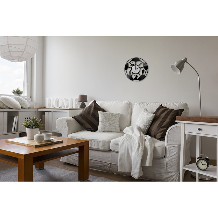 Часы из виниловой пластинки "Футбольный мяч"