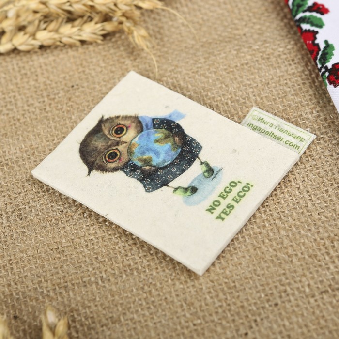 Магнит из войлока "Совы с земным шаром" с авторскими рисунками Инги Пальцер