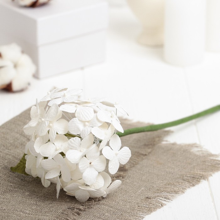 Искусственный цветок "Карликовая гортензия" белая 27 см