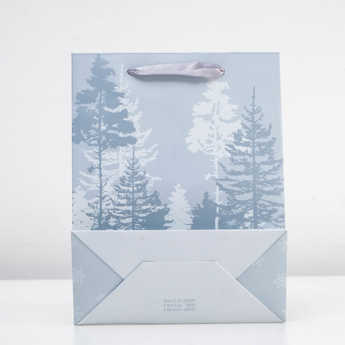 Пакет подарочный "Зимний лес", 18 х 10 х 23 см