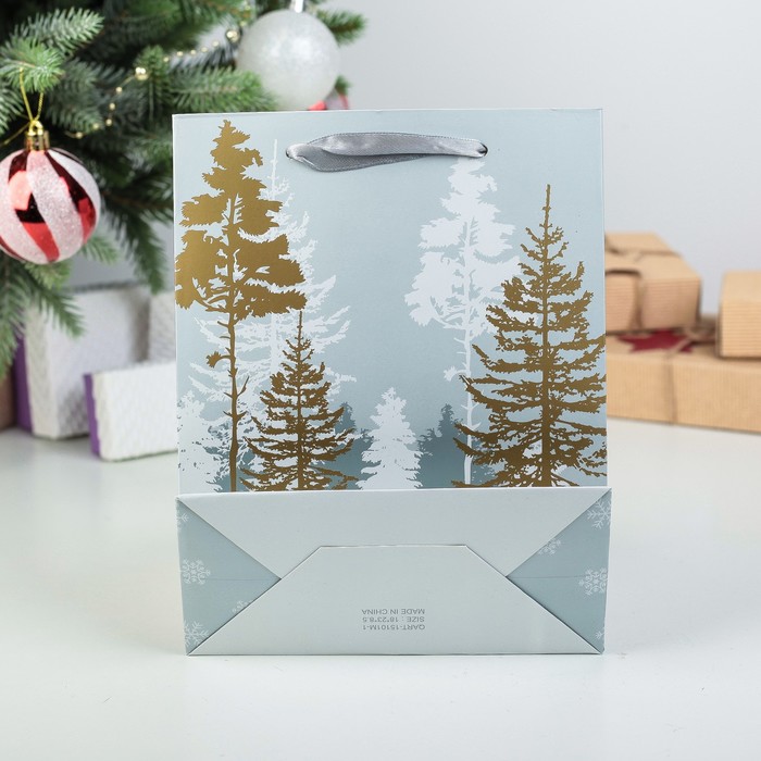Пакет подарочный "Зимний лес", 18 х 10 х 23 см