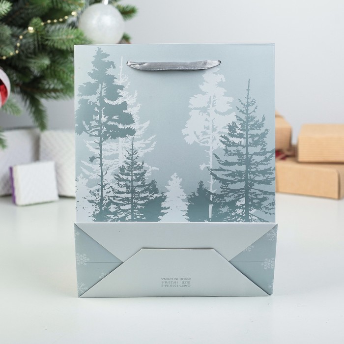 Пакет подарочный "Зимний лес", 26 х 14 х 32 см