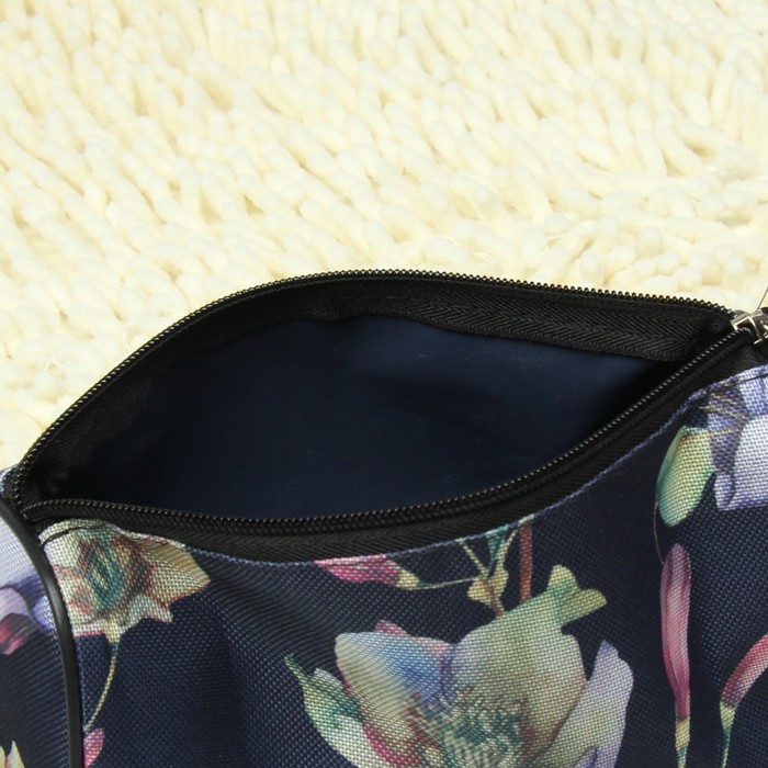 Косметичка простая "Цветы вьюны", отдел на молнии