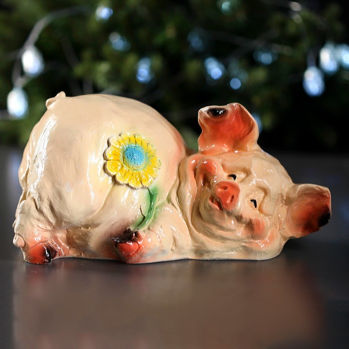 Копилка "Поросенок лежащий с цветком" 16х30х21см