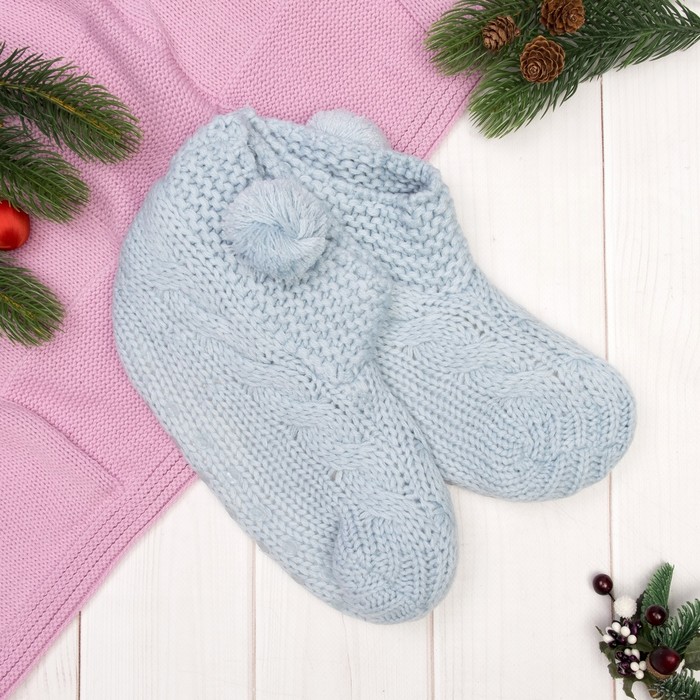 Носки-тапочки "Вязаные помпоны", цвет голубой