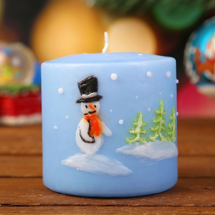 Свеча цилиндр "Снеговичок на прогулке" с ручной росписью, голубая, 7х7см