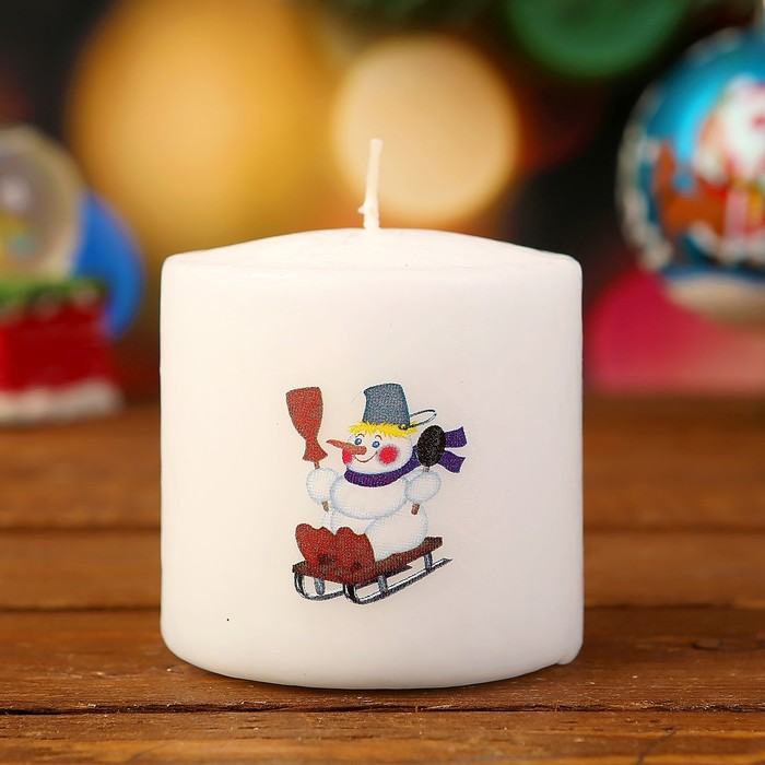 Свеча цилиндр "Снеговик на санках", белая, 13х6х6см