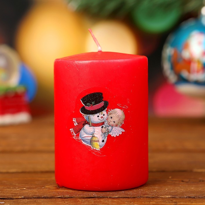 Свеча цилиндр "Снеговик с ангелочком", красная, 5×7см
