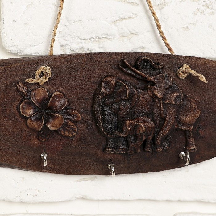 Ключница дерево "Семья слонов" 30х11,5х2,5 см