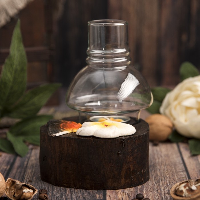 Подсвечник "Белый цветок и бабочка" дерево, стекло 15х11х15 см