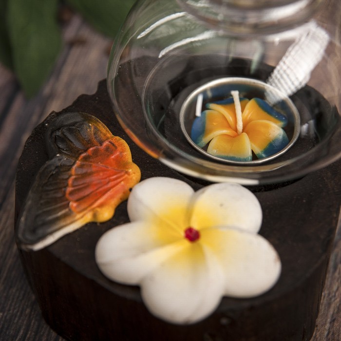 Подсвечник "Белый цветок и бабочка" дерево, стекло 15х11х15 см