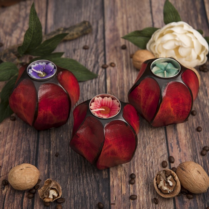 Подсвечник из мангового дерева "Вырезы" 10х10х10 см