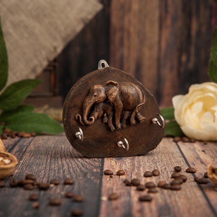 Ключница дерево "Слоны" круг 11,5х12,5х2 см