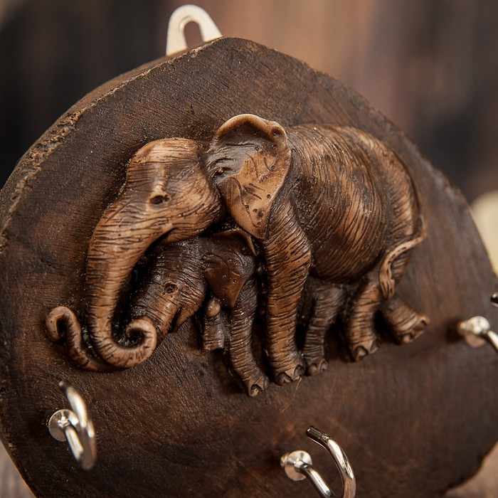 Ключница дерево "Слоны" круг 11,5х12,5х2 см