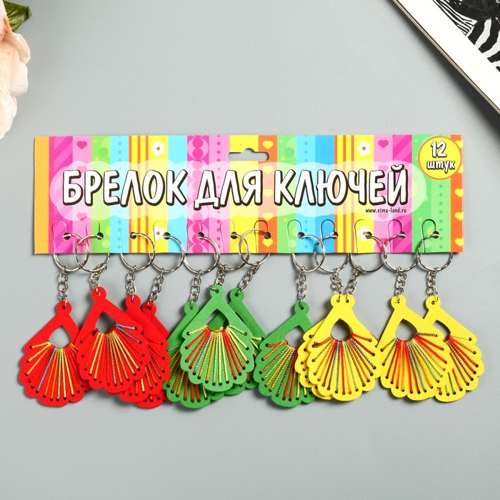 Брелок дерево с нитками "Веер" МИКС 6,5х4,5х0,2 см