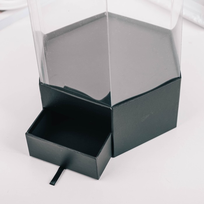 Коробка подарочная, чёрный, 17 х 17 х 32,5 см