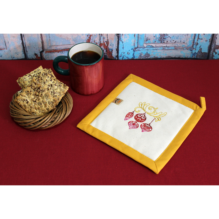 Прихватка "Елочные игрушки" 22,5 х 22,5 см, цвет янтарный