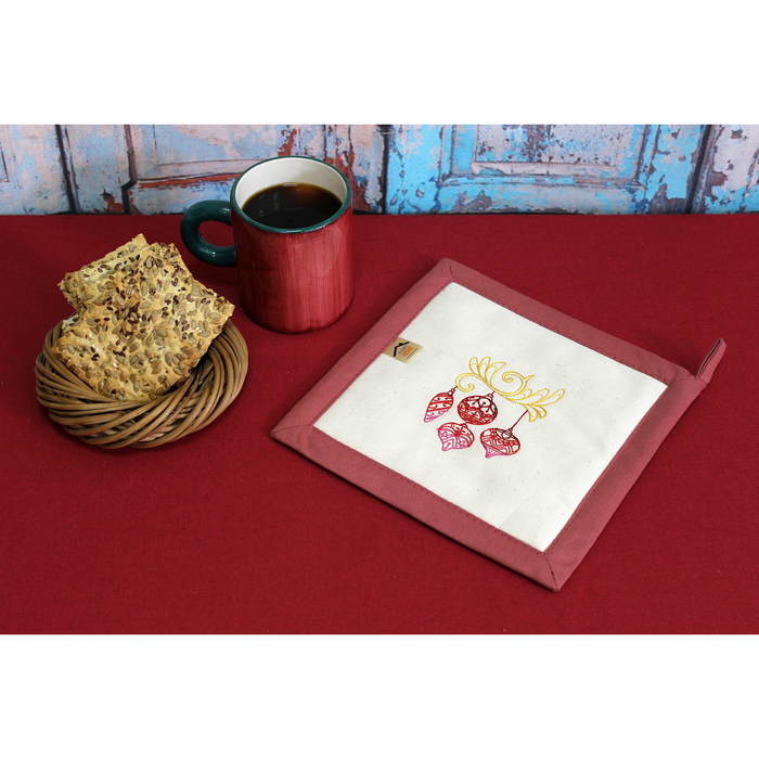 Прихватка "Елочные игрушки" 22,5 х 22,5 см, цвет терракотовый