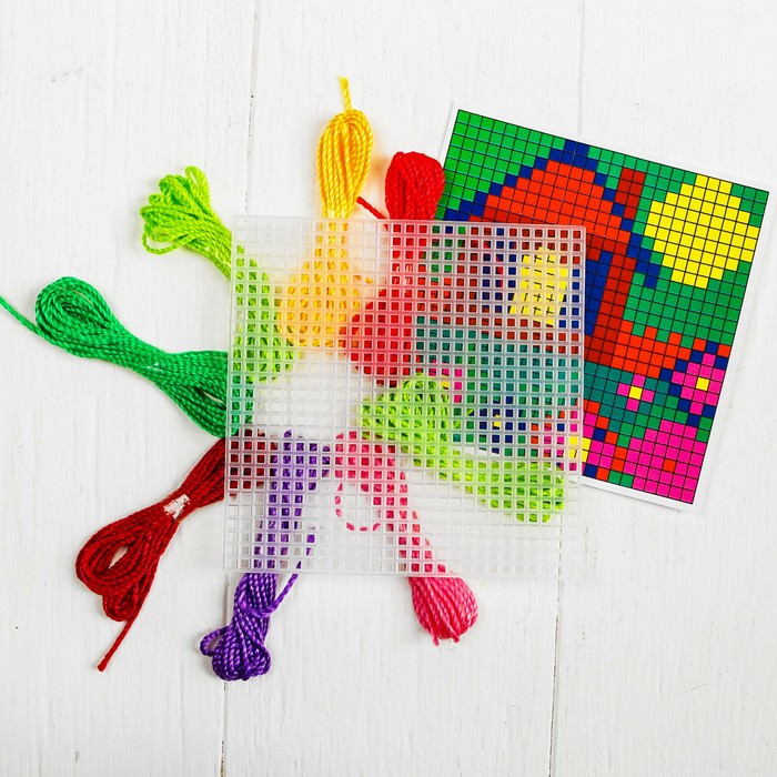 Вышивка на пластиковой канве "Домик", 10 х 10 см