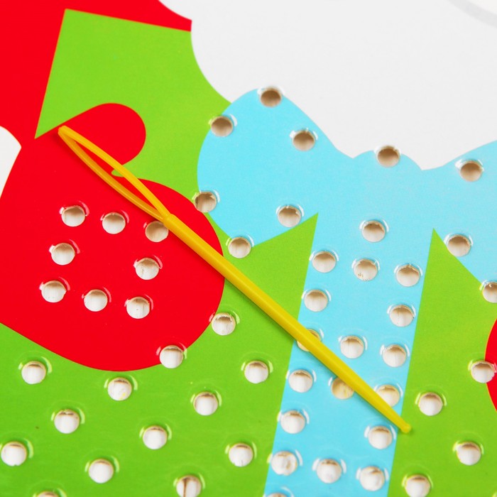 Новый год, вышивка пряжей "Дед Мороз" на картоне с пластиковой иглой