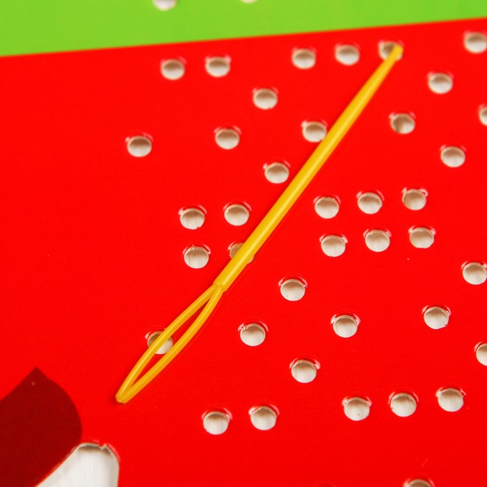 Новый год, вышивка пряжей "Варежка" на картоне с пластиковой иглой